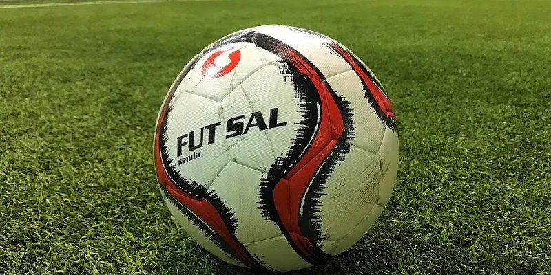 Bóng sử dụng trong futsal nhỏ hơn 1 size so với bóng đá 11 người